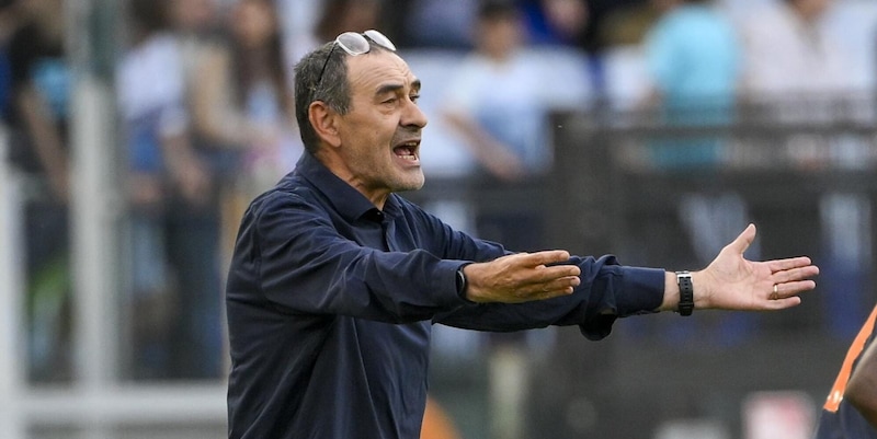 Sarri ha deciso, sar&agrave; in panchina nel derby Roma-Lazio: lo far&agrave; per i giocatori