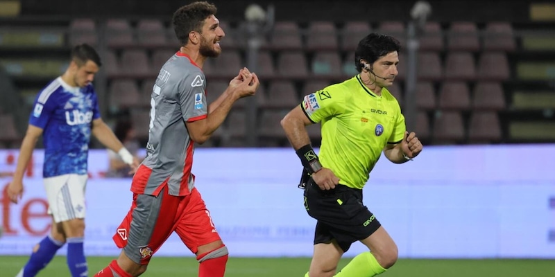 Maresca in confusione: quanti errori in Cremonese-Como! 4 Maresca in confusione: quanti errori in Cremonese-Como!