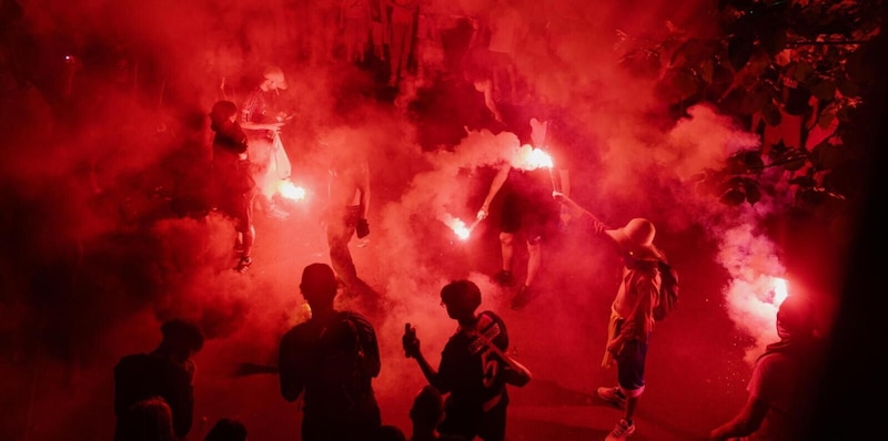 Guerriglia a Parigi dopo la vittoria del Psg in Champions: il bilancio drammatico degli scontri 3 Guerriglia a Parigi dopo la vittoria del Psg in Champions: il bilancio drammatico degli scontri