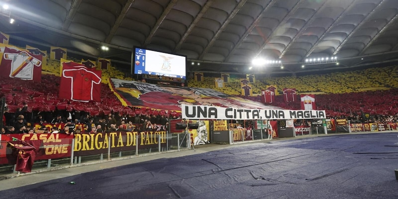 La Roma ai suoi tifosi: "Stiamo lavorando affinch&eacute; il derby si possa giocare domenica"