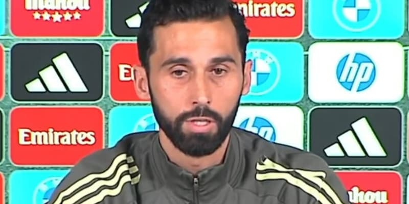 Arbeloa a caccia del "traditore" del Real Madrid. Poi racconta: "Un mio compagno us&ograve; una mazza da golf per..."