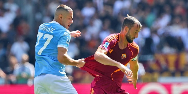 Serie A, Roma-Lazio si giocherà domenica alle 12: in contemporanea anche Napoli, Milan, Juve e Como 2 Serie A, Roma-Lazio si giocherà domenica alle 12: in contemporanea anche Napoli, Milan, Juve e Como