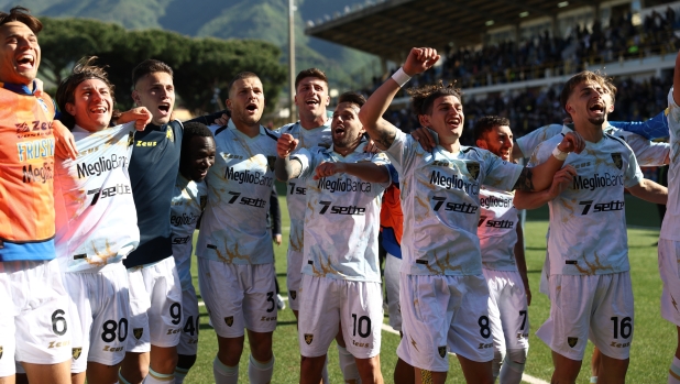 Frosinone e Monza per la A, bagarre playoff e lotta salvezza: 15 squadre in gioco negli ultimi 90'