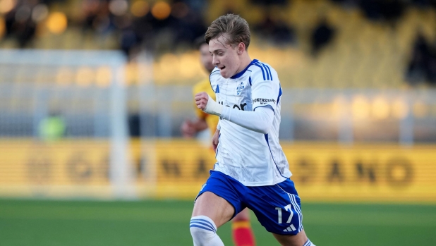 LIVE Verona-Como 0-0: Bowie da due passi mette alto di testa. Check del Var per un fallo su Carlos