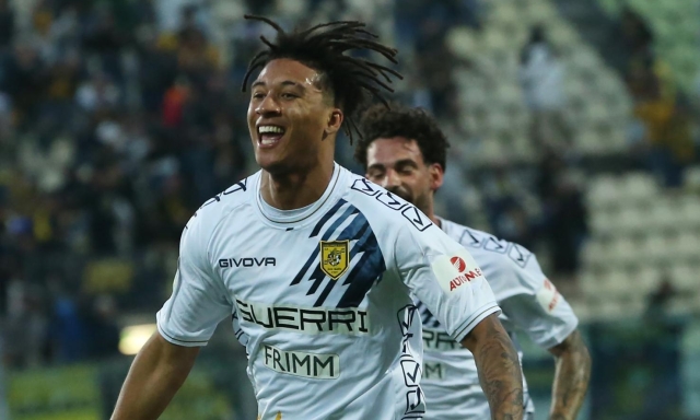 Playoff: una rovesciata di Zeroli all'86' manda la Juve Stabia in semifinale col Monza. Modena ko