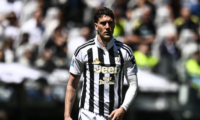 Juve, lite in campo Vlahovic-Locatelli: arriva la stangata della società