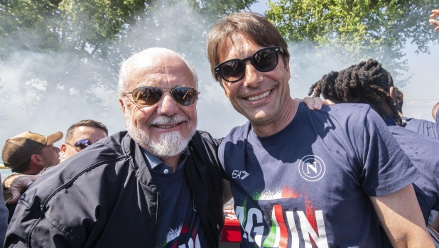 Le Maldive, la presentazione regale, l'addio soft: storia dell'amicizia tra De Laurentiis e Conte 3 Le Maldive, la presentazione regale, l'addio soft: storia dell'amicizia tra De Laurentiis e Conte