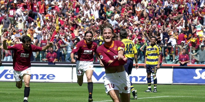 Il 17 giugno 2001 nel cuore di Totti: "Che ricordi. Spero che rivivremo presto un giorno così" 2 Il 17 giugno 2001 nel cuore di Totti: "Che ricordi. Spero che rivivremo presto un giorno così"