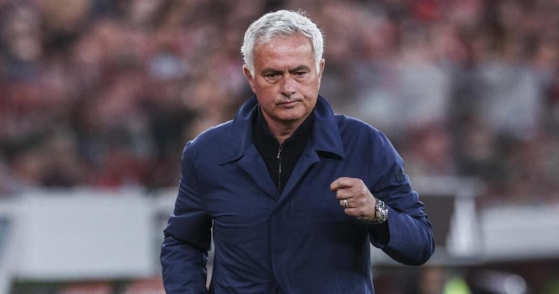 Mourinho saluta il Benfica: "È stato un onore". Pronta l'avventura al Real Madrid 2 Mourinho saluta il Benfica: "È stato un onore". Pronta l'avventura al Real Madrid