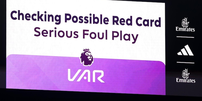 Rivoluzione Premier League: dieci ex calciatori al Var dalla prossima stagione