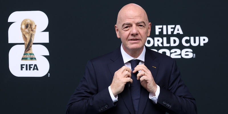 Infantino deride l'Italia: "Magari con Mondiale a 64 squadre si qualifica, senn&ograve; arriviamo a 208"