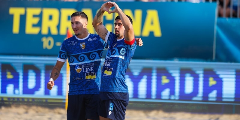 Lignano, 22 anni sulla sabbia: il beach soccer riparte dallo spettacolo 2 Lignano, 22 anni sulla sabbia: il beach soccer riparte dallo spettacolo
