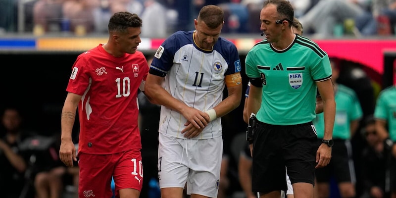 Esce Dzeko e la Bosnia crolla, ora si fa dura: la Svizzera vince 4-1 con un super Manzambi 2 Esce Dzeko e la Bosnia crolla, ora si fa dura: la Svizzera vince 4-1 con un super Manzambi