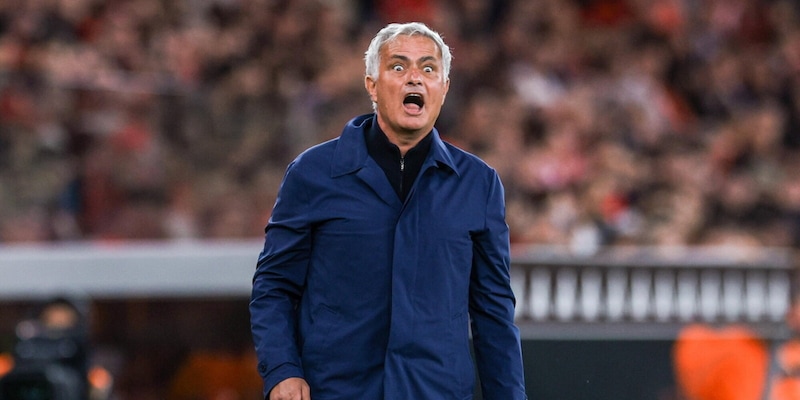 Mourinho-Real, il ritorno a Madrid dello Special One potrebbe costare 15 milioni: il motivo 2 Mourinho-Real, il ritorno a Madrid dello Special One potrebbe costare 15 milioni: il motivo