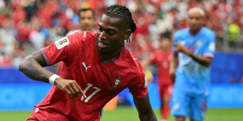 Leao, il futuro è al Milan con Amorim? La risposta dal Mondiale impensierisce i tifosi rossoneri 2 Leao, il futuro è al Milan con Amorim? La risposta dal Mondiale impensierisce i tifosi rossoneri
