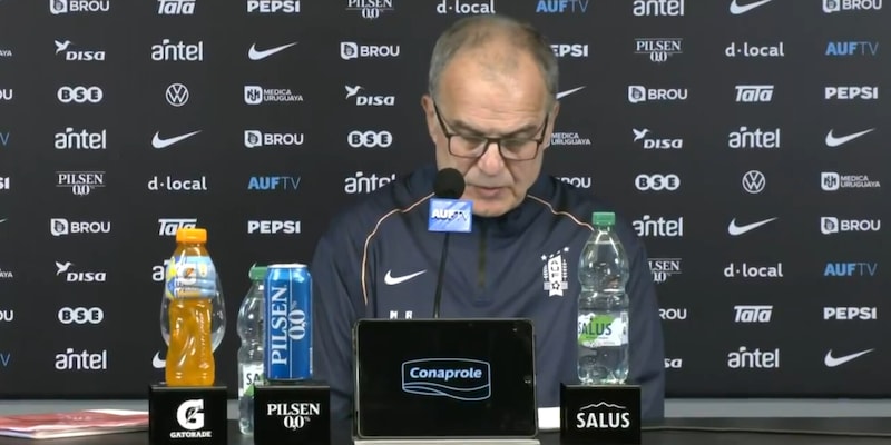 Bielsa lascia l'Uruguay: "È un addio molto doloroso". Poi spiega la sostituzione di Muslera contro la Spagna 4 Bielsa lascia l'Uruguay: "È un addio molto doloroso". Poi spiega la sostituzione di Muslera contro la Spagna