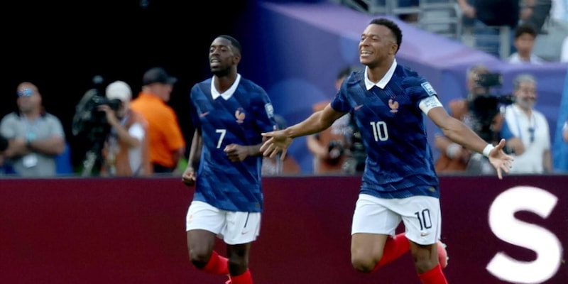 Mbappé dominante, Svezia eliminata: la Francia dà spettacolo e vola agli ottavi 2 Mbappé dominante, Svezia eliminata: la Francia dà spettacolo e vola agli ottavi