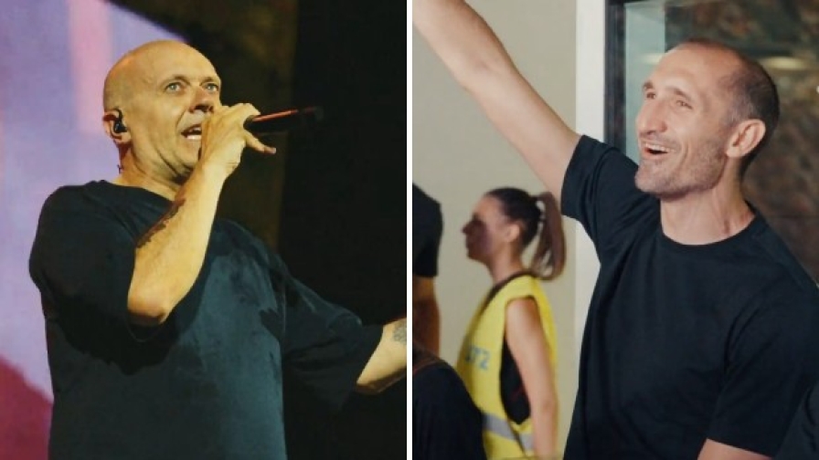 Max Pezzali dedica "Gli anni" agli Azzurri e tra il pubblico spunta Chiellini 3 Max Pezzali dedica "Gli anni" agli Azzurri e tra il pubblico spunta Chiellini
