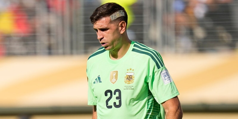 Dibu Martinez sempre pi&ugrave; lontano dalla Juve: due le alternative per la porta