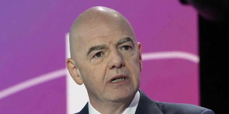 Infantino sotto pressione, monta la protesta: tutti all&rsquo;attacco dopo la Uefa