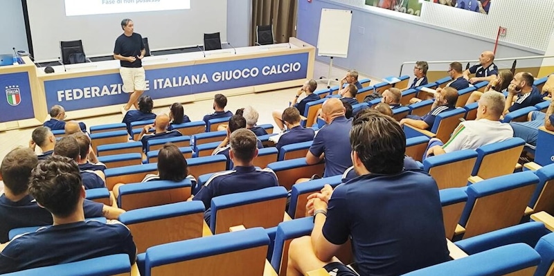 Nesta professore a Coverciano: "Sono qui per condividere la mia esperienza da allenatore" 2 Nesta professore a Coverciano: "Sono qui per condividere la mia esperienza da allenatore"