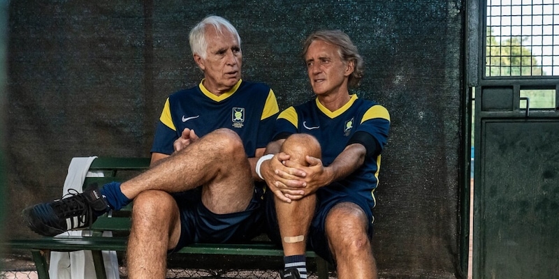 Malag&ograve; in campo insieme a Roberto Mancini nella Coppa Canottieri
