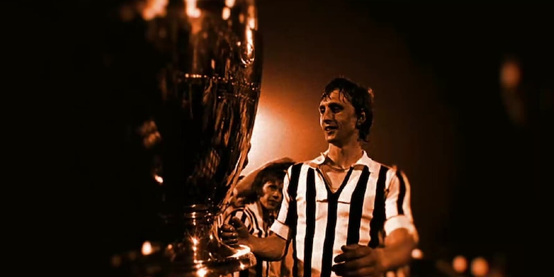 C'è la Juve sulla nuova maglia da trasferta dell'Ajax: ecco il perché 3 C'è la Juve sulla nuova maglia da trasferta dell'Ajax: ecco il perché