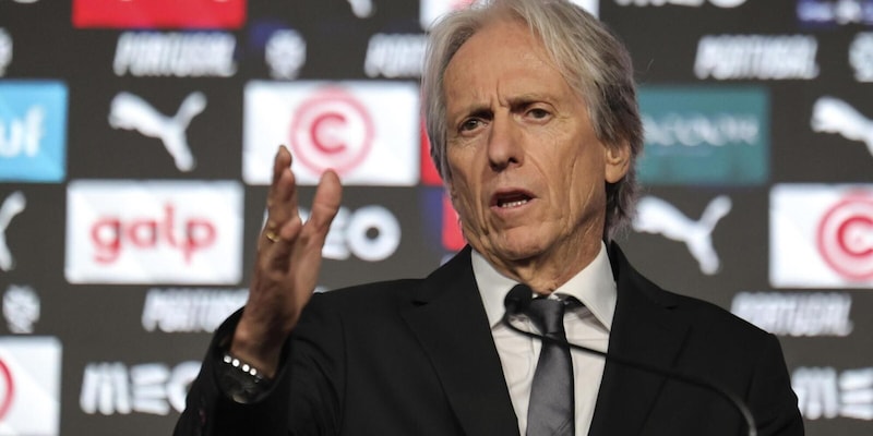 Portogallo, Jorge Jesus si presenta e parla chiaro su Cristiano Ronaldo. Poi attacca Neymar: "Gli ho detto che è finito" 2 Portogallo, Jorge Jesus si presenta e parla chiaro su Cristiano Ronaldo. Poi attacca Neymar: "Gli ho detto che è finito"
