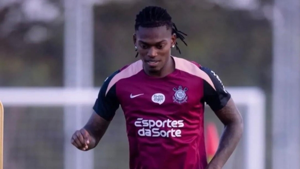 Leao si allena in Brasile al centro sportivo del Corinthians: le foto