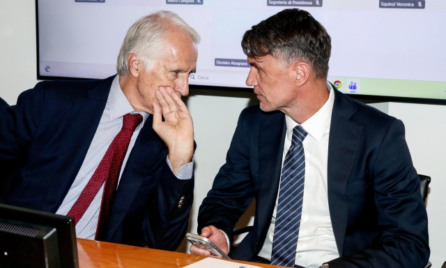 Italia, Pirlo quasi fuori per il caso Russia. Maldini è pronto a lasciare e incontra Malagò. I retroscena
