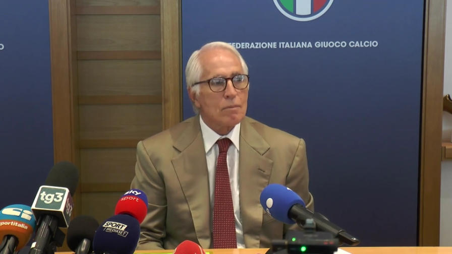 Malagò sorprende i giornalisti e scatena le risate: "Partiamo dal Foggia..."