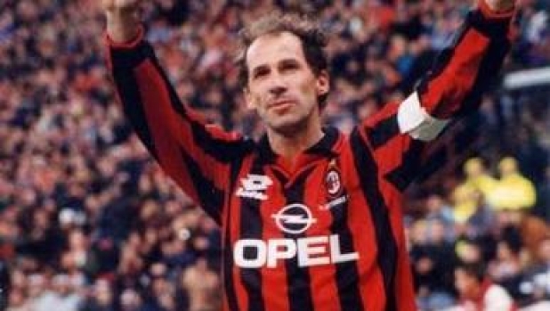 L'annuncio alle 7.31: "La Storia del Milan è in lacrime per la scomparsa di Franco Baresi". Il comunicato del club 1 L'annuncio alle 7.31: "La Storia del Milan è in lacrime per la scomparsa di Franco Baresi". Il comunicato del club