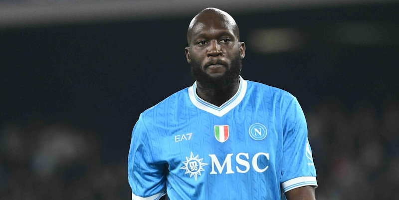Lukaku non arriva ma parte, l'attaccante belga lascer&agrave; il Napoli: ecco le squadre che lo vogliono