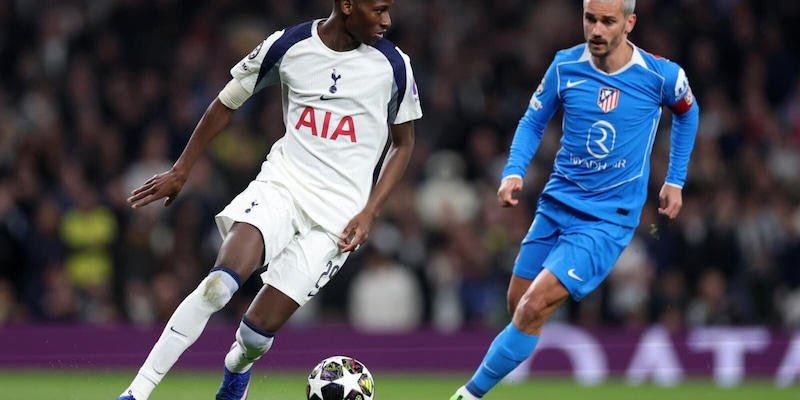 De Zerbi, messaggio alla Juve: "Sarr ha chiesto la cessione, ma ha subito anche un infortunio" 1 De Zerbi, messaggio alla Juve: "Sarr ha chiesto la cessione, ma ha subito anche un infortunio"
