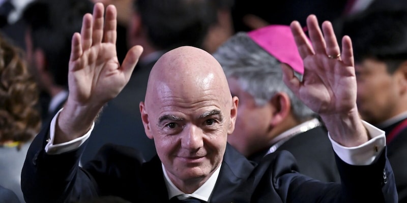 Infantino ancora nella bufera, la nuova accusa: “Soldi Uefa alla presunta amante” 4 Infantino ancora nella bufera, la nuova accusa: “Soldi Uefa alla presunta amante”