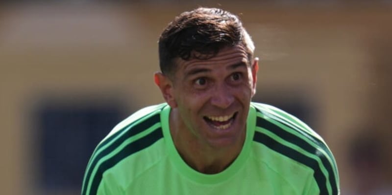 Juve, senti l&rsquo;agente del Dibu Martinez: "Via solo a una condizione dall&rsquo;Aston Villa"