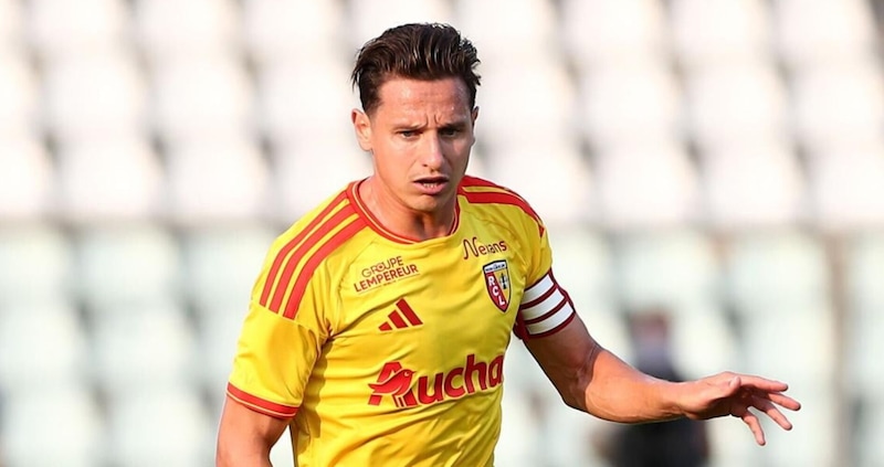 Thauvin firma l'impresa del Lens in Supercoppa di Francia: trionfo in dieci uomini contro il Psg 3 Thauvin firma l'impresa del Lens in Supercoppa di Francia: trionfo in dieci uomini contro il Psg