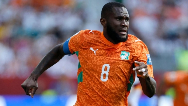 La Juve affonda per Kessie: 7 milioni in 2 anni. Ma la Roma offre di più. E sono scintille! 1 La Juve affonda per Kessie: 7 milioni in 2 anni. Ma la Roma offre di più. E sono scintille!