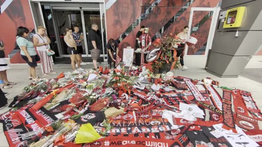 Casa Milan ricorda Baresi: sciarpe, maglie e dediche per il capitano 1 Casa Milan ricorda Baresi: sciarpe, maglie e dediche per il capitano