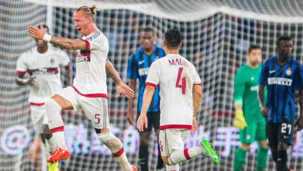 Il primo a Chiasso, il bolide di Recoba e il capolavoro di Mexes: quando Milan-Inter è amichevole 4 Il primo a Chiasso, il bolide di Recoba e il capolavoro di Mexes: quando Milan-Inter è amichevole