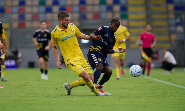 Genoa e Frosinone, poker a Juve Stabia e Ascoli. Ora in campo Verona e Lazio 4 Genoa e Frosinone, poker a Juve Stabia e Ascoli. Ora in campo Verona e Lazio