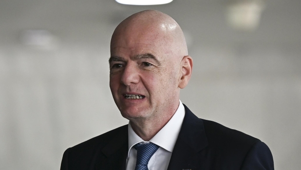 Fifa, l'Italia ritira il sostegno alla candidatura di Infantino. La Figc: "A fianco della Uefa" 3 Fifa, l'Italia ritira il sostegno alla candidatura di Infantino. La Figc: "A fianco della Uefa"