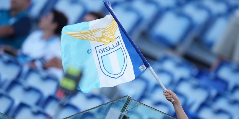 Dall’Olimpico deserto alla trasferta quasi sold out di Udine: l'estate controcorrente della Lazio. E quel messaggio di Abodi per Lotito 1 Dall’Olimpico deserto alla trasferta quasi sold out di Udine: l'estate controcorrente della Lazio. E quel messaggio di Abodi per Lotito