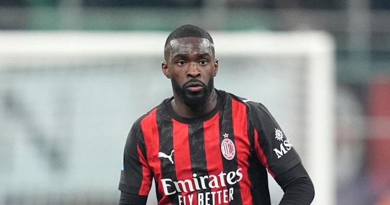 Niente colpi in difesa per il Milan: Tomori ritorna con la squadra 1 Niente colpi in difesa per il Milan: Tomori ritorna con la squadra