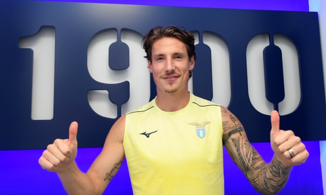 Lazio, ecco i nuovi. Frattesi: "All’Inter stavo male di testa". E Pinamonti vuole la doppia cifra 4 Lazio, ecco i nuovi. Frattesi: "All’Inter stavo male di testa". E Pinamonti vuole la doppia cifra